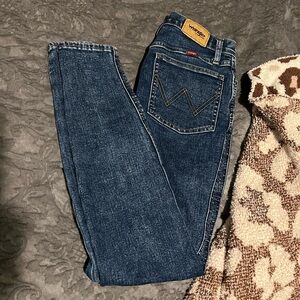 Women’s wrangler skinny jeans